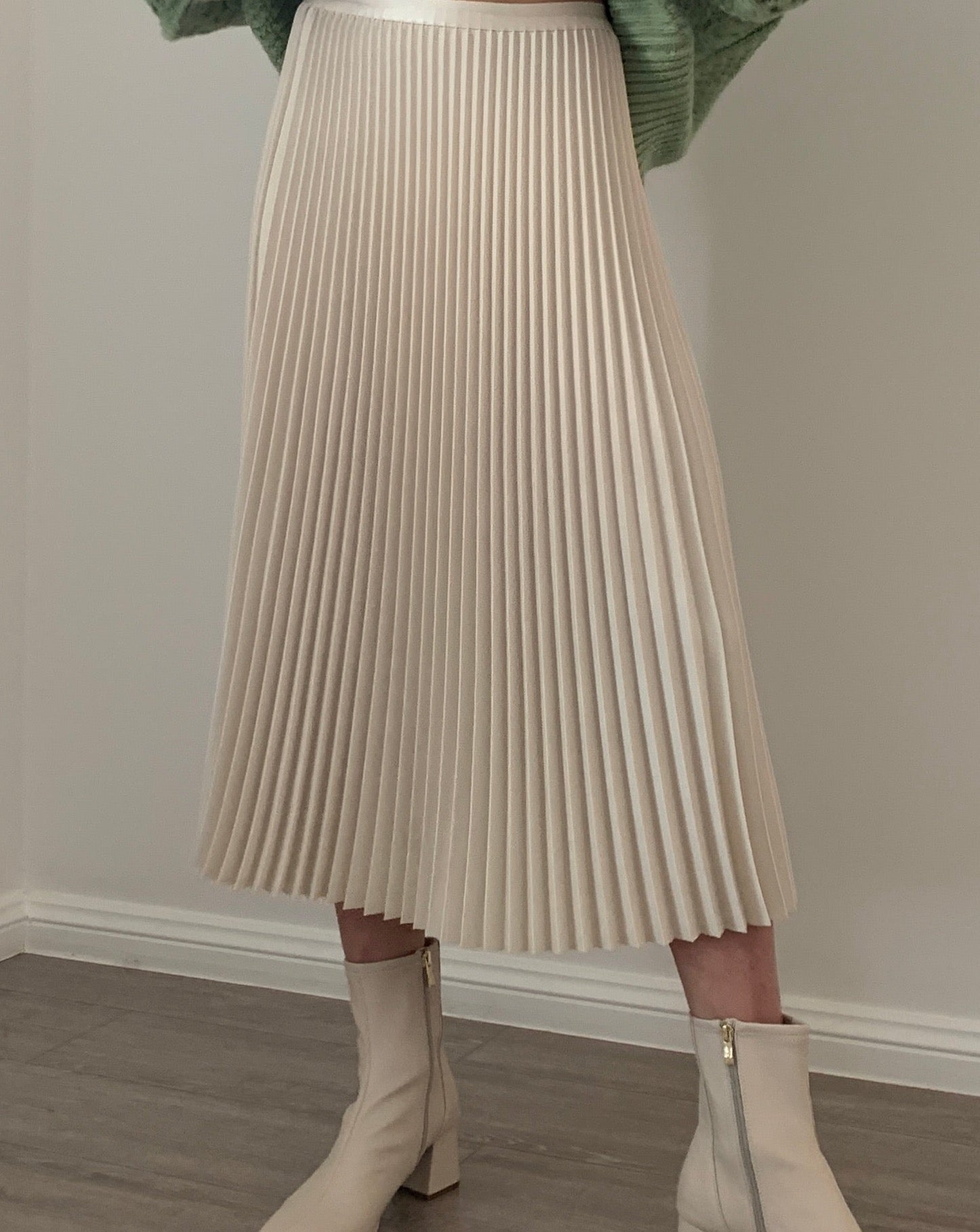 Alisa Pleated Skirt