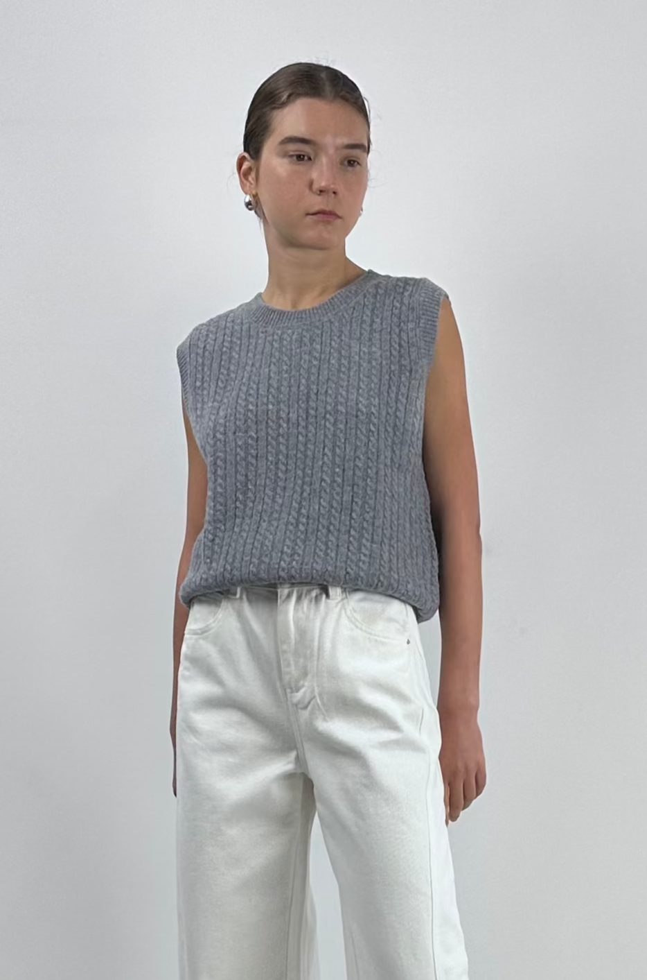 women' wool vest in grey